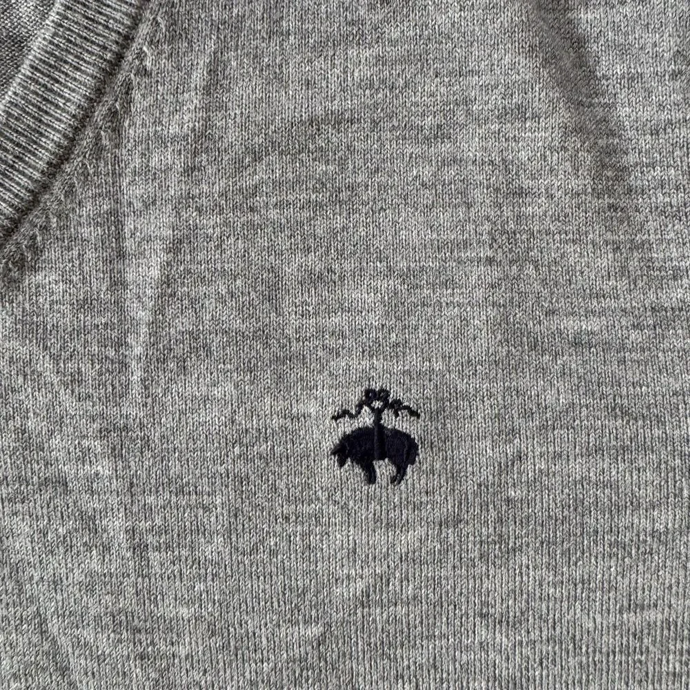 Brooks Brothers 346 Sweater Mens Extra Large Grey Merino Wool Blend V Neck Logo - Picture 5 of 8